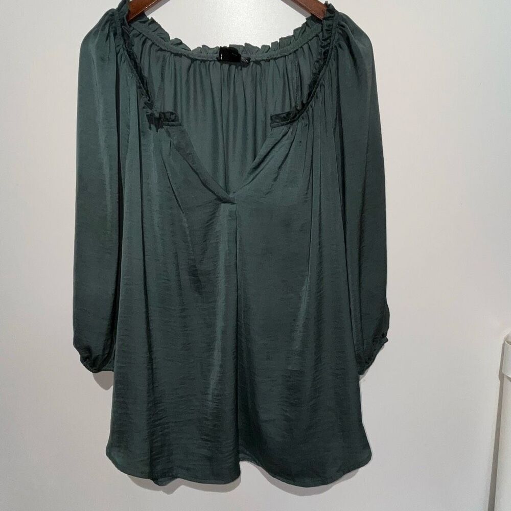 Perch by Blu Pepper Women's Green Satin Ruffled Split Neck Pullover Blouse Sz 1X